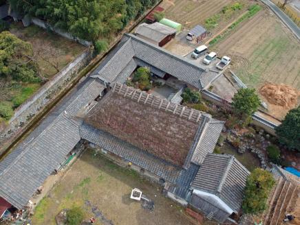 ドローン空撮でご実家を撮影・プリント【A4サイズ 額付き】（京都府亀岡市内撮影限定）※要事前確認《空撮 実家 風景 思い出 プレゼント 故郷 田舎》◇ ※着日指定不可