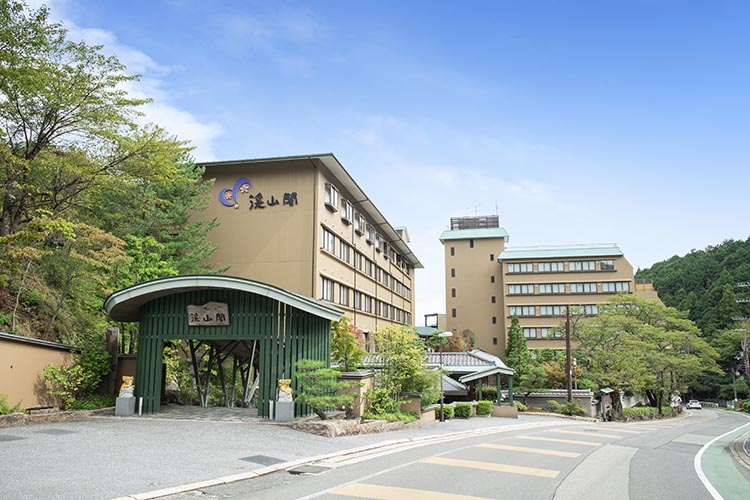 【先着10組限定】花火大会 チケット＆宿泊券／亀岡平和祭「保津川市民花火大会」と湯の花温泉「おもてなしの宿 渓山閣」宿泊プラン（現地送迎付き）京都 亀岡 温泉 宿泊 花火 ※2024年7月下旬以降に順次発送予定