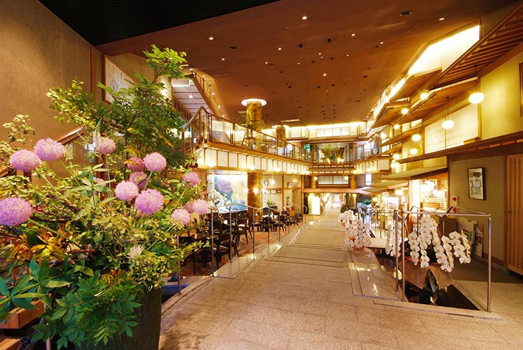 【先着10組限定】花火大会 チケット＆宿泊券／亀岡平和祭「保津川市民花火大会」と湯の花温泉「松園荘 保津川亭」宿泊プラン（現地送迎付き） 京都 亀岡 温泉 宿泊 花火 ※2024年7月下旬以降に順次発送予定