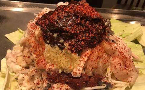 ＜ホルモン亀山＞ みそ焼 うどん ホルモン 9種盛 セット《おうち時間 てっちゃん アカセン センマイ ハチノス ウルテ レバー コリコリ ホソ ミノ》