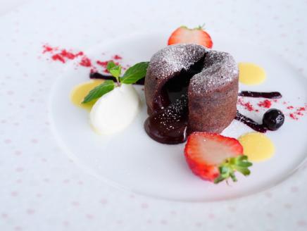 【亀岡市ふるさと納税限定】＜祇園ミクニ＞亀岡の特産品の旬の季節食材 ディナーコース ペアお食事券 ≪京都 古都 チケット 体験 おでかけ 観光 旅行≫