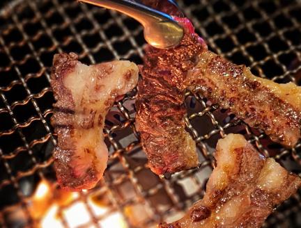 訳あり 京都産黒毛和牛 焼肉 カルビ 切り落とし 900g(通常750g+150g) 京の肉 ひら山 厳選 《生活応援 和牛 牛肉 国産 冷凍 ふるさと納税牛肉》