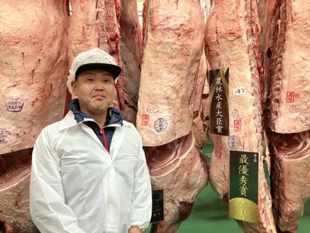 【最優秀賞受賞牛】亀岡牛 A5 内モモ すき焼き用 1kg（受賞証明書付）【2023年近畿東海北陸連合肉牛共進会 農林水産大臣賞受賞牛】超希少 プレミアム返礼品 木曽精肉店