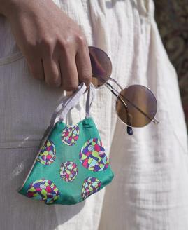 《天然柿渋×京の伝統技術》裏側でお洒落する肌に優しいシルクマスク 《布 京都 伝統 京友禅 着物 羽織 オシャレ 派手 調節可能》