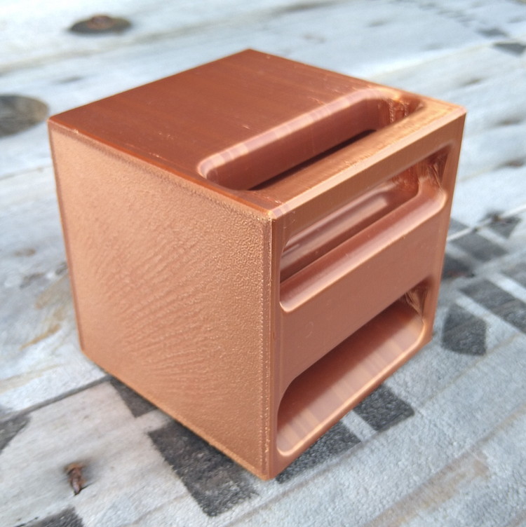 【選べるカラー】スマホ用スピーカー バックロードホーン型 ジャズ ピアノ BGM 枕元 安らぎ キャンプ ※スマホの横幅79mmまで インテリア 音響機器