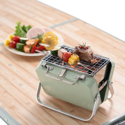 グリルアタッシュmini ケースに焼網や火床が収納されてて簡単にBBQを楽しめる。 81060970