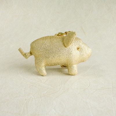 【燦彩糸】金のブタチャーム