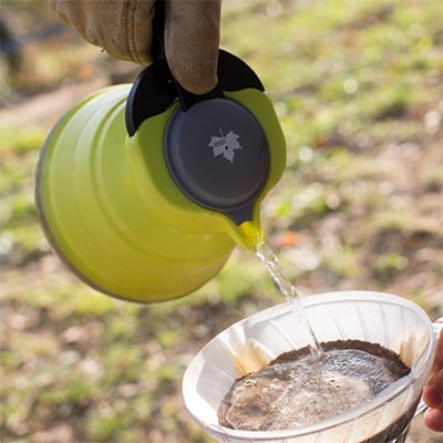 たためるシリコンケトル 1L 直火調理可能でアウトドアなど持ち運びも楽々。　81210305