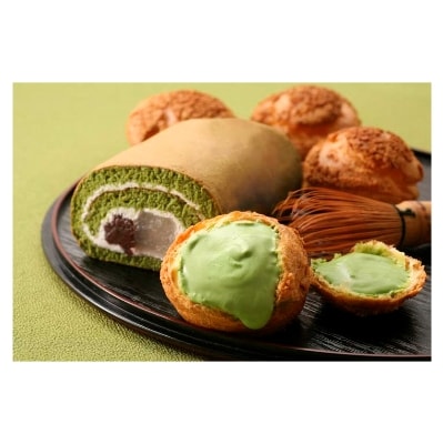 宇治抹茶使用　抹茶わらびロールと抹茶シュークリームセット　作家望月麻衣さんのエッセイ付【配送不可地域：離島】