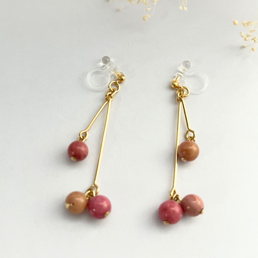 まるでピアスのようなイヤリング＊ロードナイト｜大人可愛い イヤリング ロードナイト アンティークなピンク おしゃれ 小物 [1558]