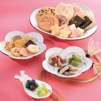 年内配送】お正月おかき筒箱 干支福づくし (大) (16種類48袋)｜小倉