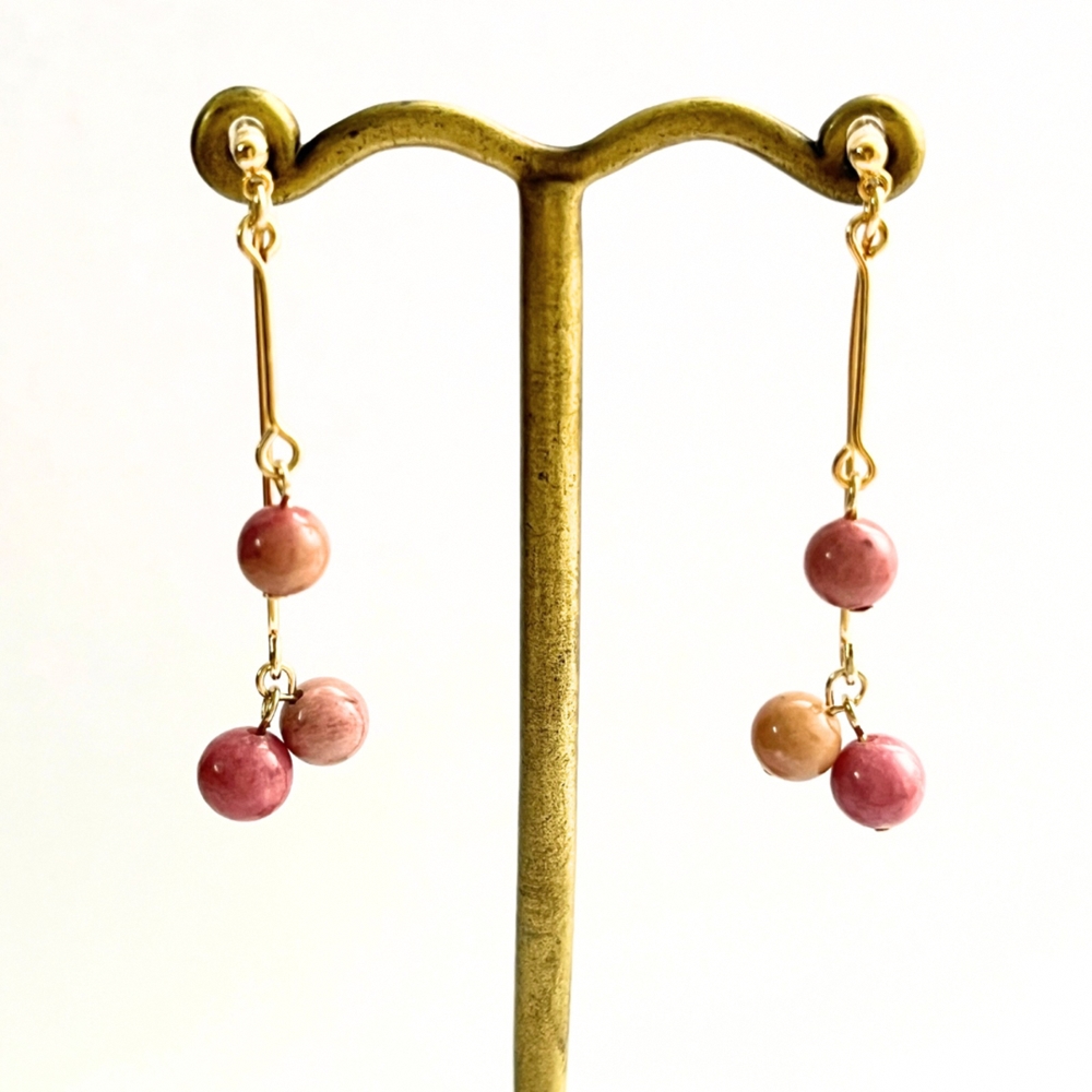 まるでピアスのようなイヤリング＊ロードナイト｜大人可愛い イヤリング ロードナイト アンティークなピンク おしゃれ 小物 [1558]