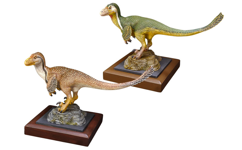 羽毛デイノニクス 完成品　荒木恐竜工房　恐竜　模型 ①ブラウン系