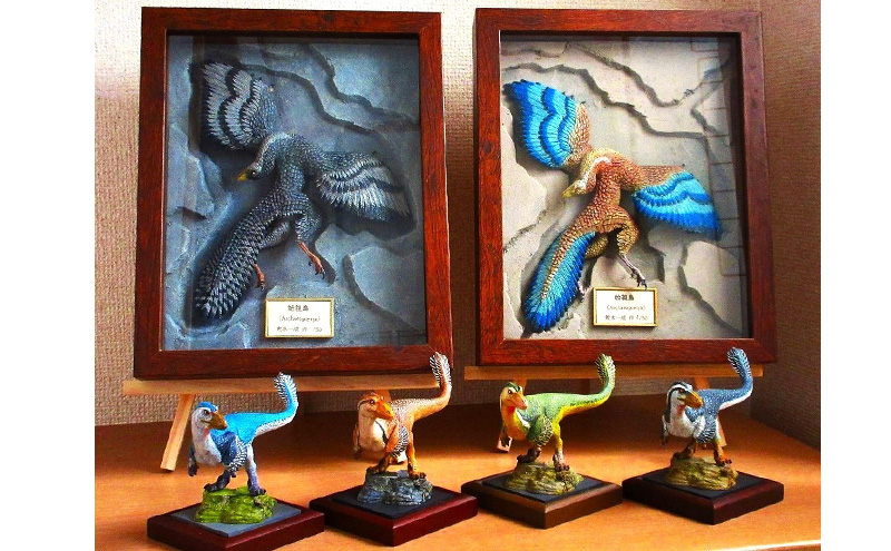 羽毛デイノニクス 完成品　荒木恐竜工房　恐竜　模型 ①ブラウン系