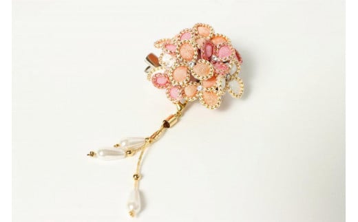 小花のブローチ！（ピンク）丹後ちりめんを使ったブローチです！　AM00293