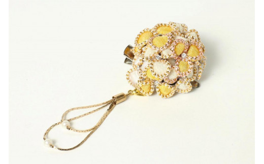 小花のブローチ！（イエロー）丹後ちりめんを使ったブローチです！　AM00294