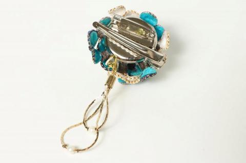 小花のブローチ！（ブルー）丹後ちりめんを使ったブローチです！　AM00296