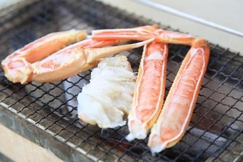 【特選】ズワイガニ（かに鍋・焼きガニ用加工済）（出汁・昆布付き）　TB00046