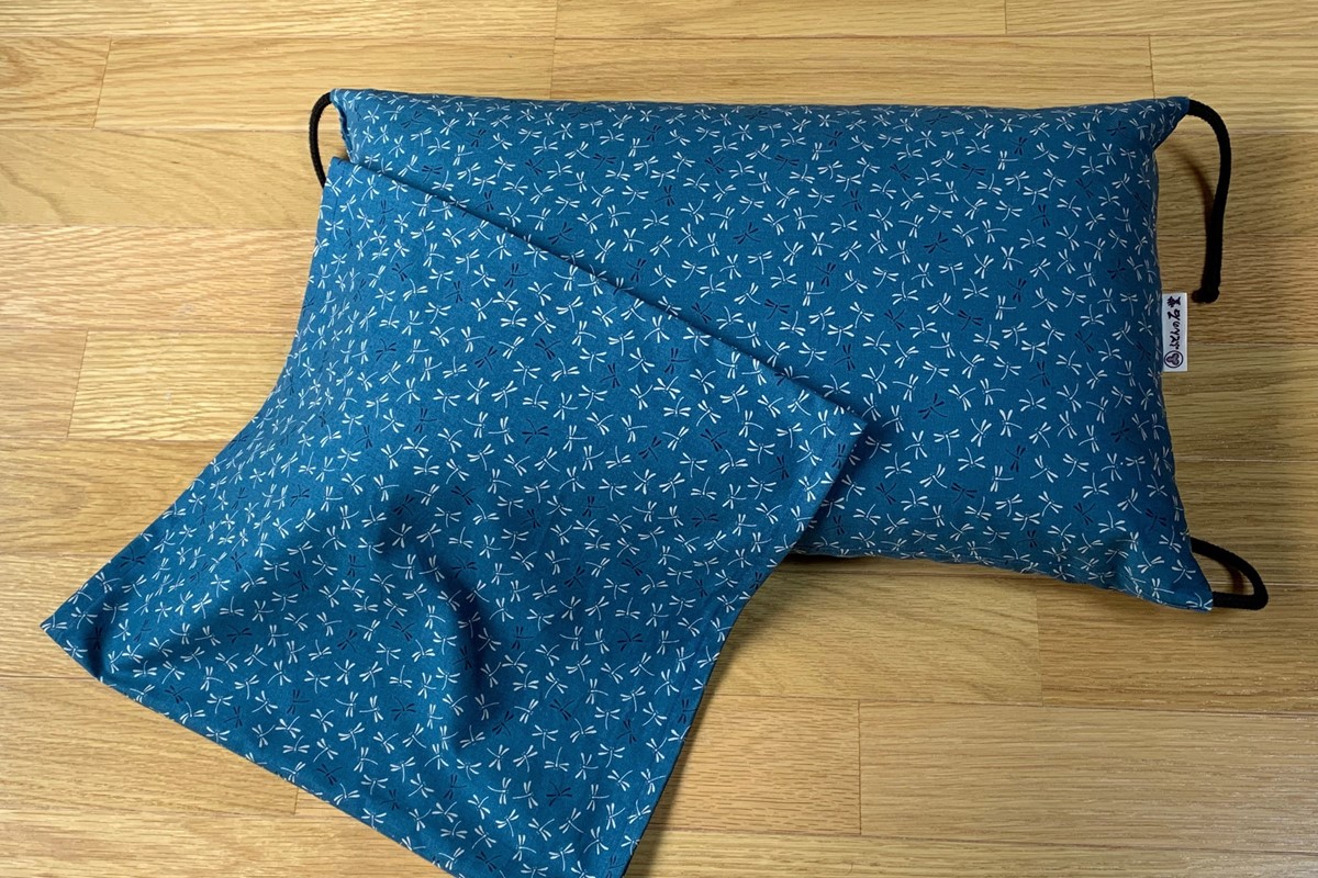 高さ調節できる 天然そば枕(青）カバー付き　HT00076