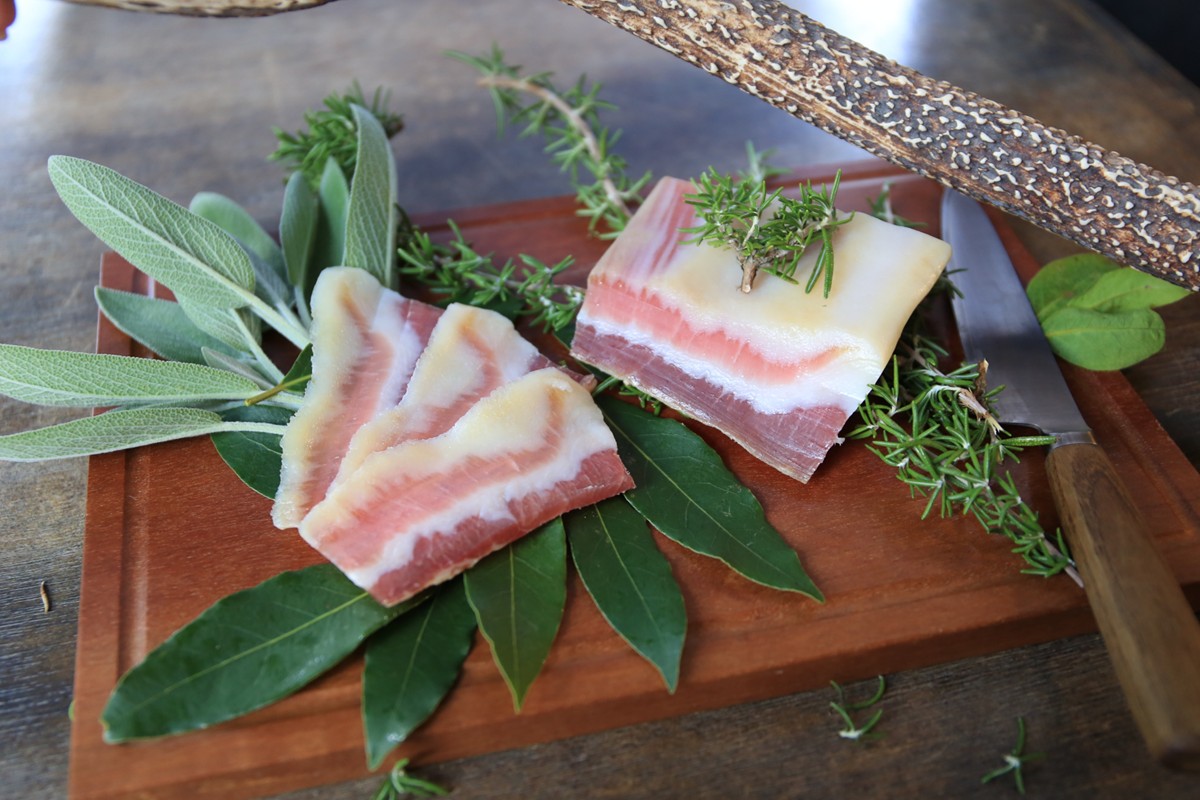 パンチェッタブロック（豚バラ肉の塩漬け）　約200g×4袋 ふるさと納税 豚肉 塩漬け ふるさと納税 ベーコン ふるさと納税 パンチェッタ 豚バラ 塩漬け スペイン料理　NI00022