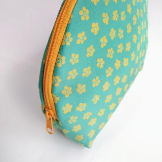シルク・ちりめんポーチ（小花模様）グリーン　TR00012
