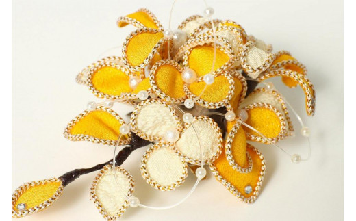 シルクコサージュ！（イエロー）着物などの和装・洋装共に使えます。髪飾りコサージュとしても！　AM00290