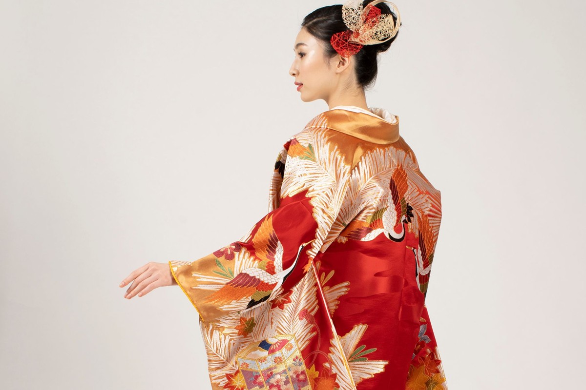 京丹後の絹糸ミサンガとチャームのセット【全ての子どもたちに教育の機会を!!】 京丹後の絹糸を使ってカンボジアの女性達が作ったミサンガとチャームのセット　EG00005