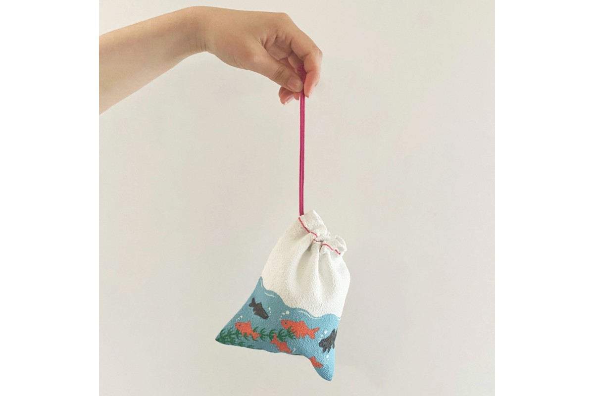 丹後ちりめん 祭巾着（きんぎょ） サイズ：約17cm×13cm　DZ00027-08