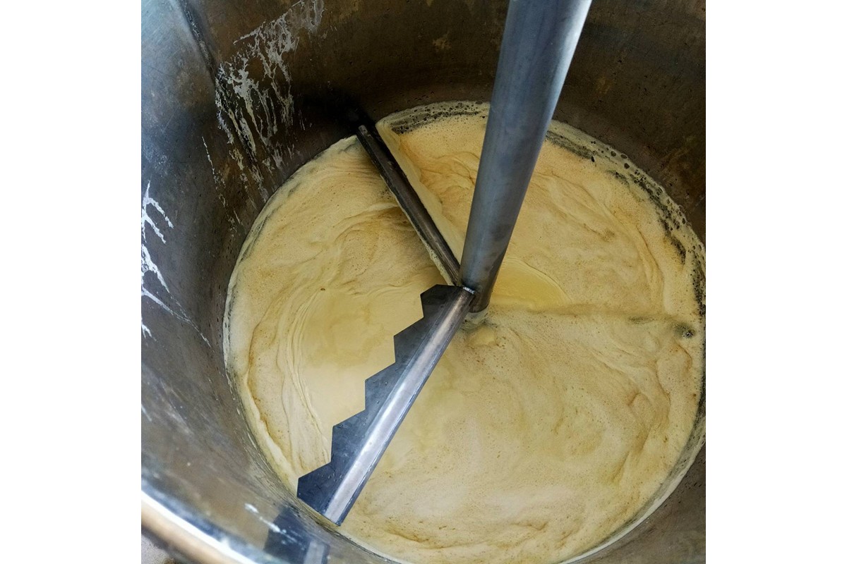 学校給食などの天ぷら油が大変身！地球に優しいエコなEM菌入石けん 海の京都 京丹後からお届け/粉石けん200g×3本＋固形石鹸3個　KG00008