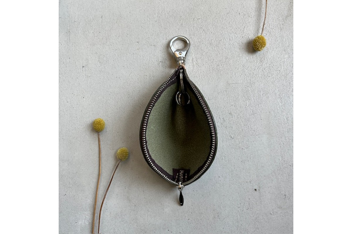 バナナキーケース（ヌメグリーン）　LC00014