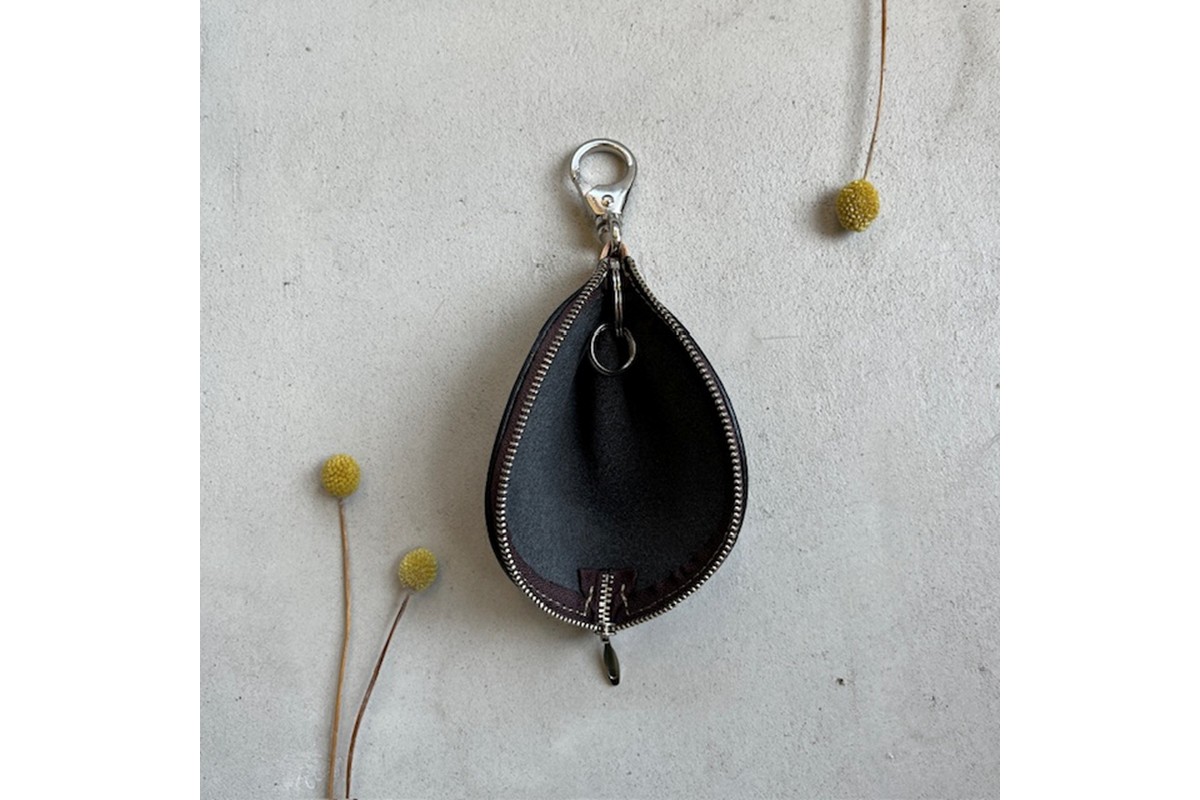 バナナキーケース（ヌメブラック）　LC00016