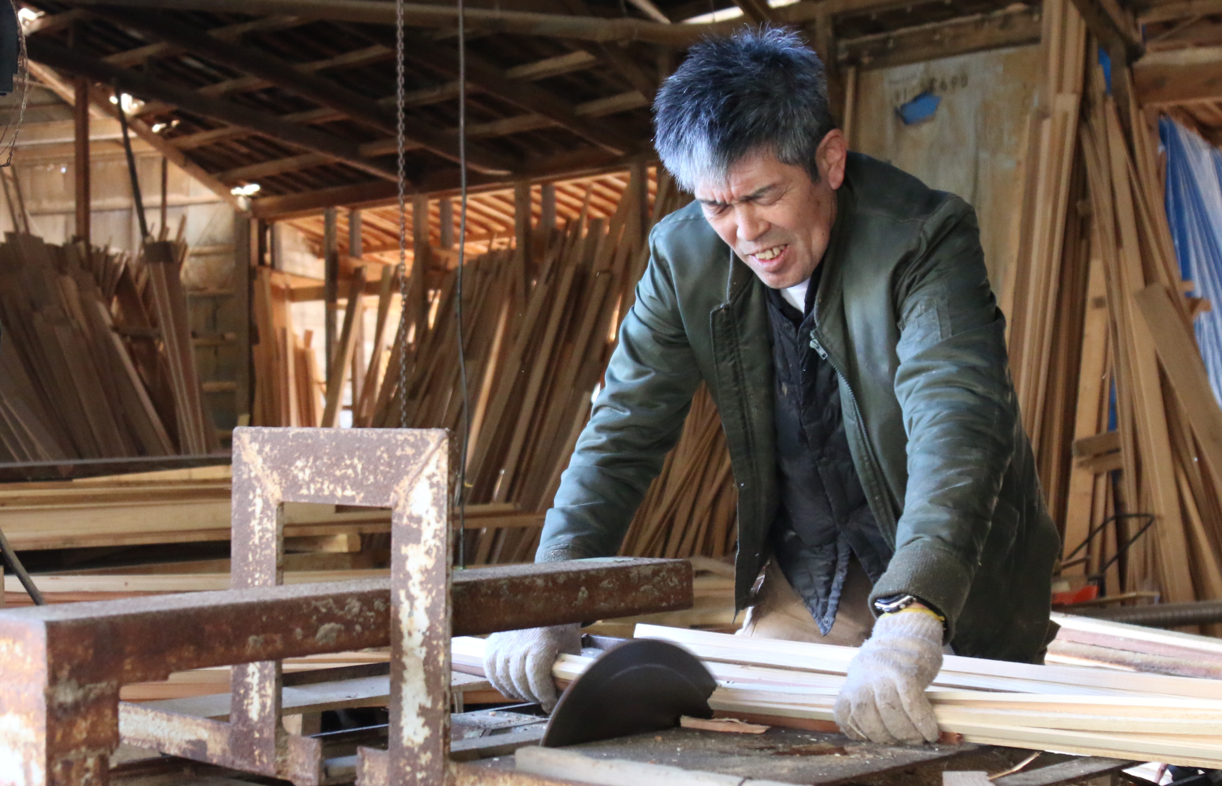 【訳あり】焚き付け用 薪 約15kg　MM00006