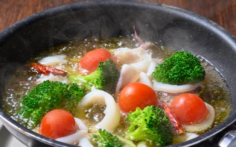 【先行予約】BBQに最適！ 白イカ（ケンサキイカ） 調理済み 正味1kg入り（4～8匹） ※小分け真空包装　UO01225