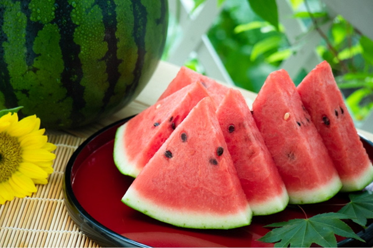 【先行予約】みんな大好き！甘～ぃ！シャリ美味！！京丹後産小玉スイカ！！1玉（ひとりじめ、姫甘泉、ひめまくら、砂丘たまごから1種類）（2026年7月上旬～発送）　YK00532