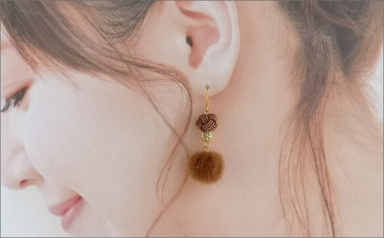 ＊うす茶×ライトブラウン＊水引ピアス/玉結びとフェイクファーのピアス　AM00323