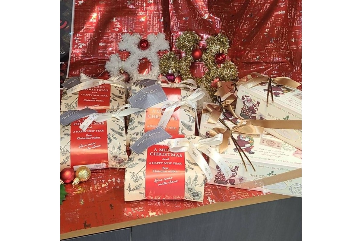 本場ドイツの味！熟成シュトーレン 毎日が特別な日に変わる、ブーランジェリータカタの「手作りシュトーレン」ハーフ シュトーレン デザート 手土産 ドライフルーツ ナッツ 菓子 スイーツ 配送時期 国産小麦　BT00035