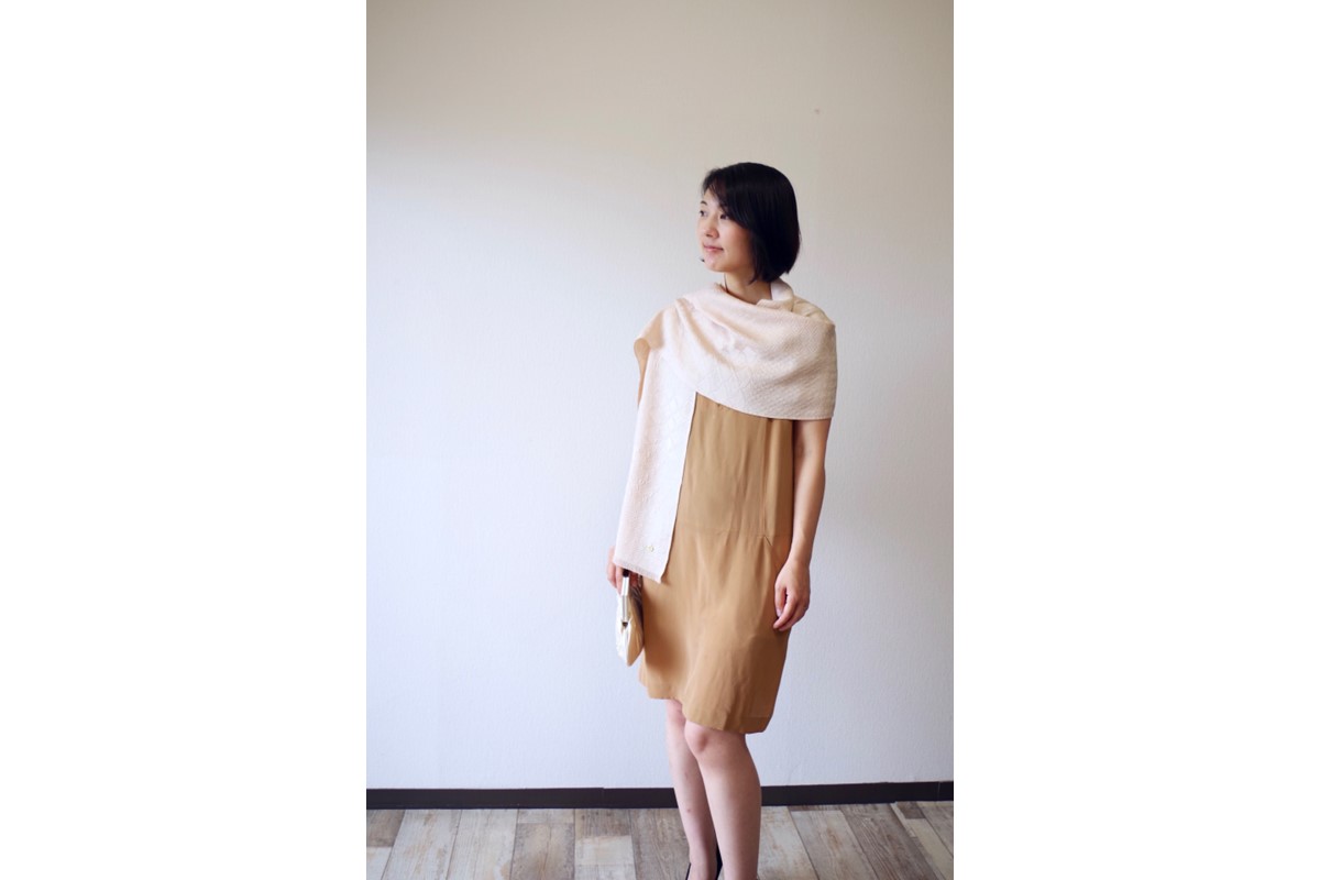 【着回しできるシルクストール】フィルタンゴ ストール　吉祥柄ボタン付き　ベージュ　洗えるシルク、お祝いギフトにも。　FI00048