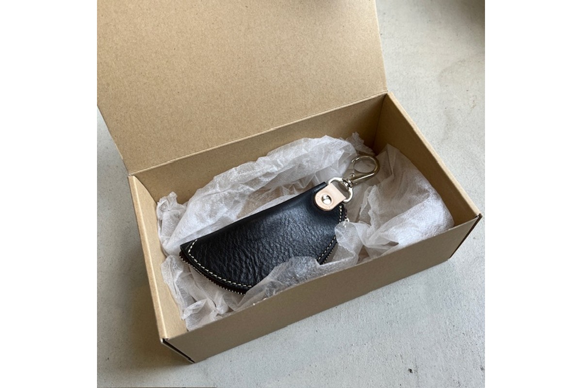 バナナキーケース（ヌメブラック）　LC00016