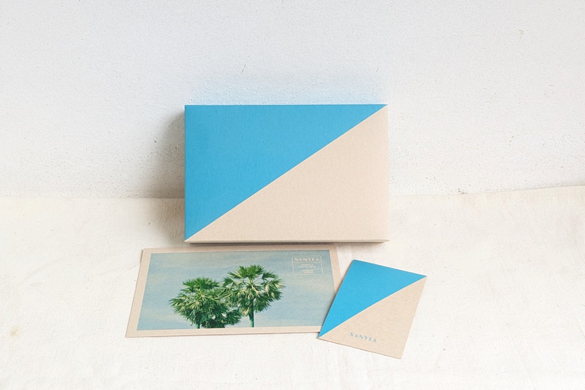 京丹後の絹糸イヤリング【カンボジアの女性たちに雇用の機会を!!】 京丹後の絹糸を使ってカンボジアの女性達が作ったイヤリング　EG00004