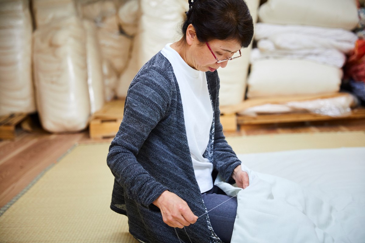 天然繊維　近江手引き真綿　肌掛ふとん　1kg　HT00105