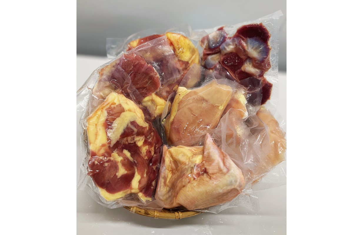 京都府京丹後産　京地鶏大満足セット（モモ肉・ムネ肉・手羽先・手羽元）　合計約1.6kg 鶏スキ鍋、親子丼、BBQなど ふるさと納税 肉 鶏肉 とり肉 もも肉 ももにく 胸肉 むね肉 むねにく 手羽先 手羽もと 手羽元 お肉 セット 鶏すき とりすき 親子丼 バーベキュー BBQ 京地鶏　ZF00007