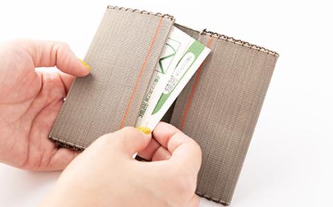 「手織りつづれ」カードケース(緑茶染め)【配送不可地域：離島・沖縄県】