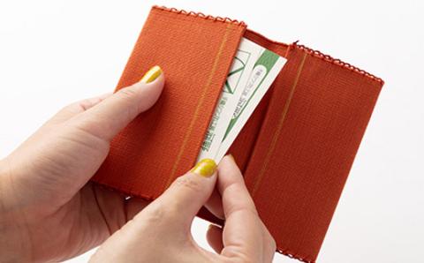 「手織りつづれ」カードケース(茜染め・濃)【配送不可地域：離島・沖縄県】