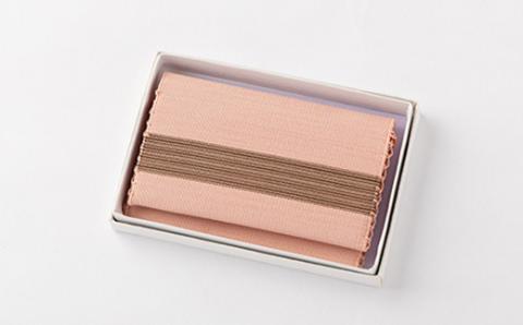 「手織りつづれ」カードケース(茜染め・淡)【配送不可地域：離島・沖縄県】