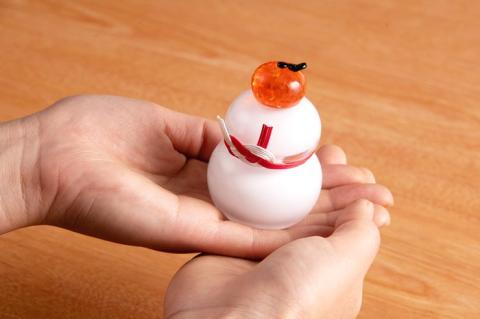 ガラス細工　かがみ餅〈ガラス プレゼント お正月 鏡もち かがみ餅 手のり 孫 かわいい インテリア 置物 玄関  コンパクト 工芸品〉