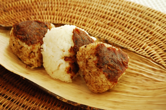 京都・喜右衛門 有機 白大豆味噌 (1kg×2)〈みそ 味噌 無添加 有機 オーガニック 生みそ 天然醸造 発酵食品 豆味噌 大豆味噌 調味料〉