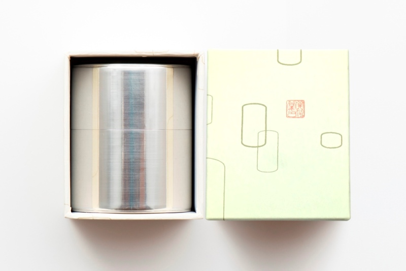 【天皇杯受賞者の茶師】久五郎茶園作 手摘み玉露1缶 と 茶師 奥谷輝夫作 手摘み煎茶1缶 セット〈 お茶 茶 緑茶 煎茶 玉露 茶葉 手摘み煎茶 手摘み玉露 茶筒 お茶缶 銅製缶 農林水産大臣賞 工芸品 〉 装飾品