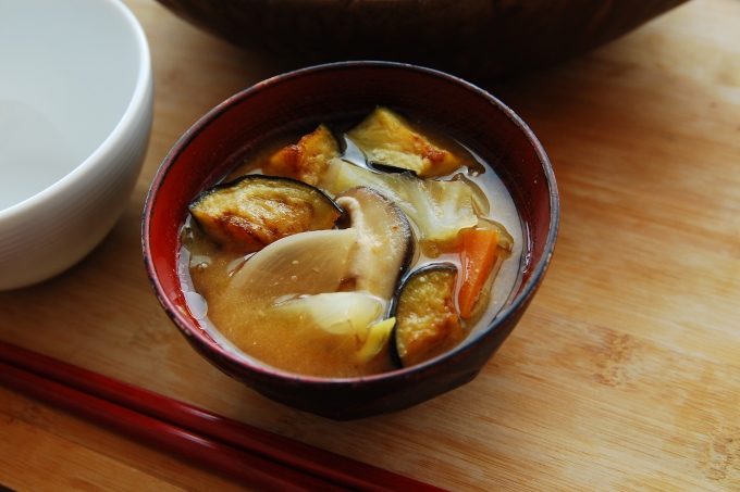 京都・喜右衛門 有機 発芽玄米白大豆味噌 （1kg×2)〈みそ 味噌 無添加 有機 オーガニック 生みそ 発芽 発芽玄米 天然醸造 発酵食品 豆味噌 大豆味噌 調味料〉