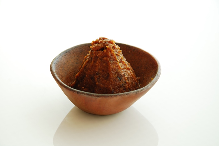 【定期便・隔月3回】有機黒大豆味噌800gX隔月3回（計2.4kg)〈 定期便 みそ 味噌 有機 有機JAS認証 オーガニック 生みそ 天然醸造 発酵食品 豆味噌 大豆味噌 調味料 〉