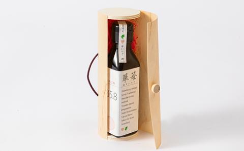 完熟苺の果実酢・華いちご　　140g瓶入り　白樺ロールケース